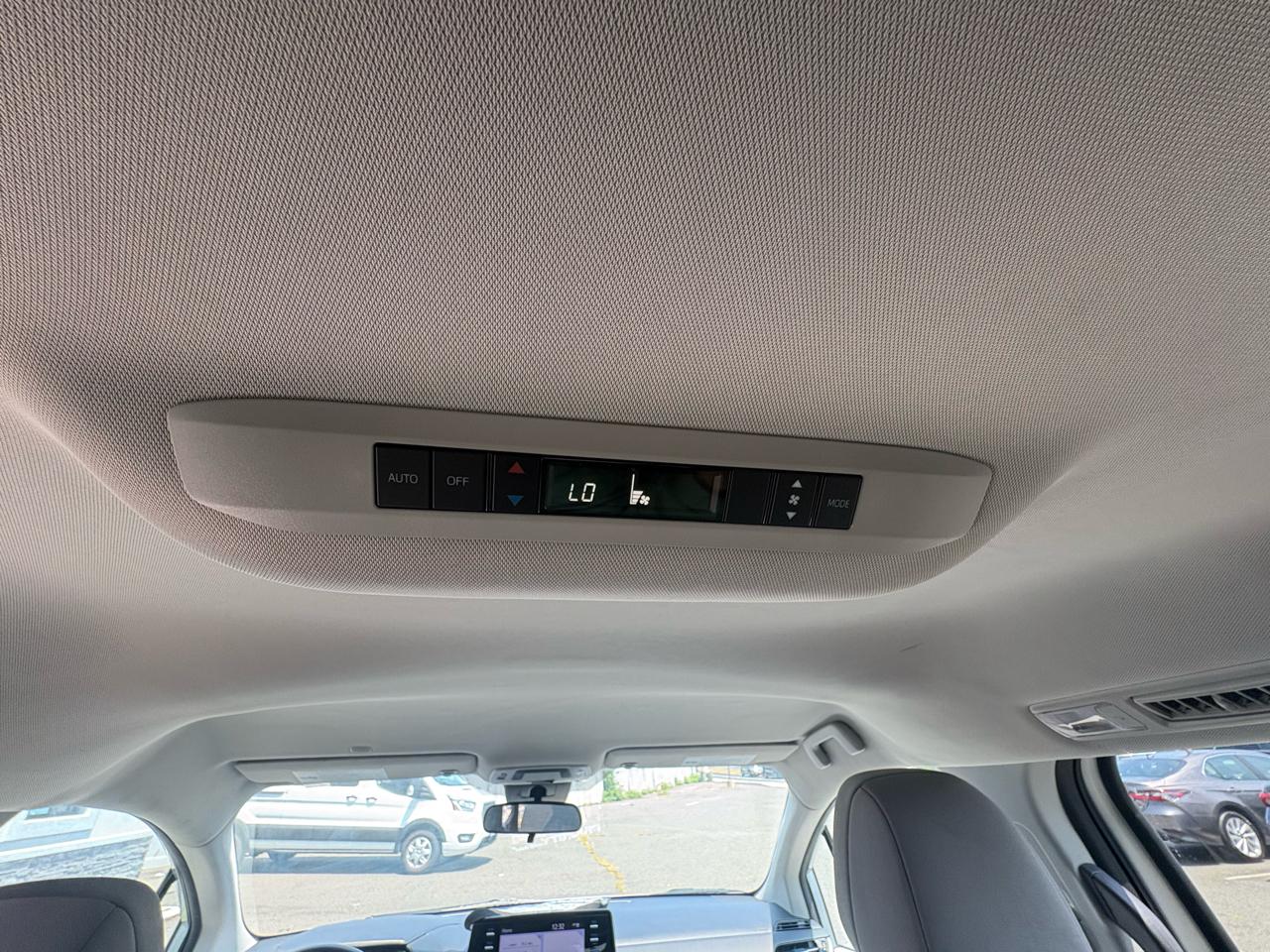Toyota Sienna LE AWD 8-Passenger (Natl) 2022