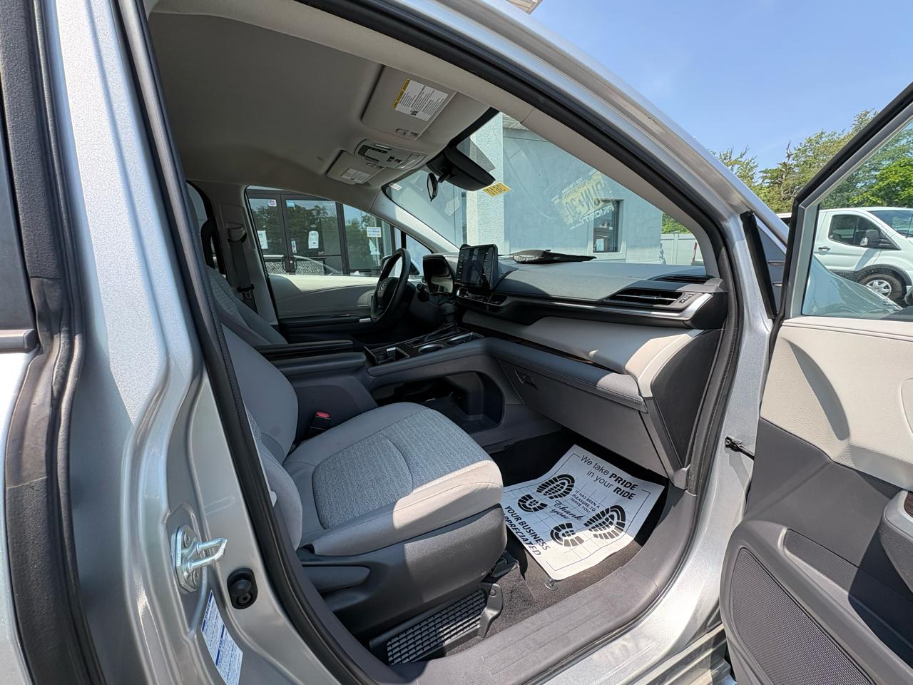Toyota Sienna LE AWD 8-Passenger (Natl) 2022