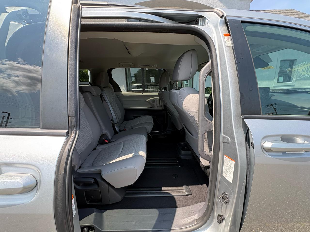 Toyota Sienna LE AWD 8-Passenger (Natl) 2022