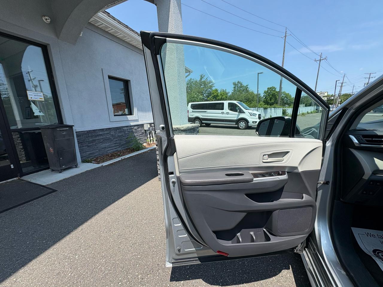 Toyota Sienna LE AWD 8-Passenger (Natl) 2022