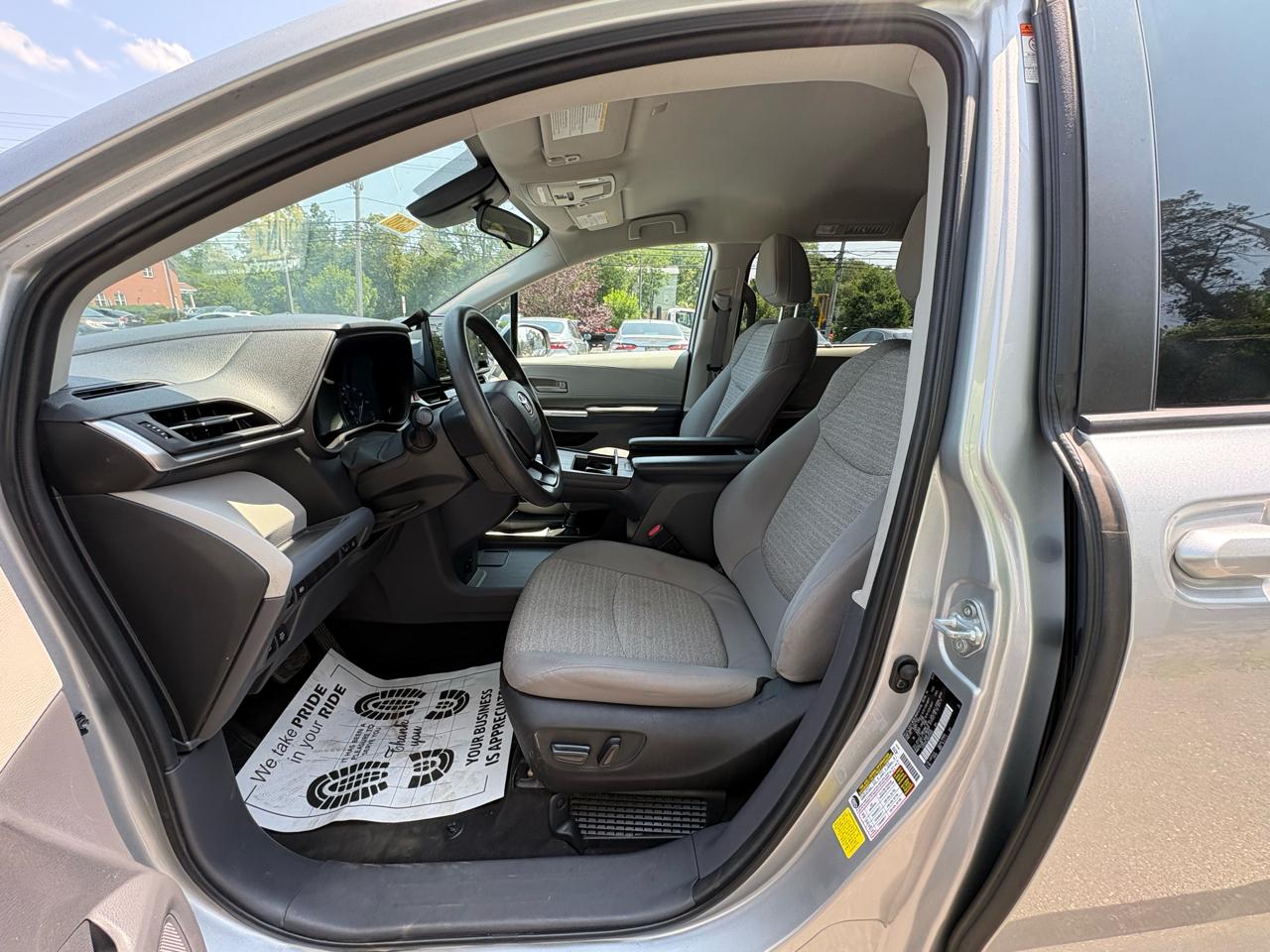 Toyota Sienna LE AWD 8-Passenger (Natl) 2022