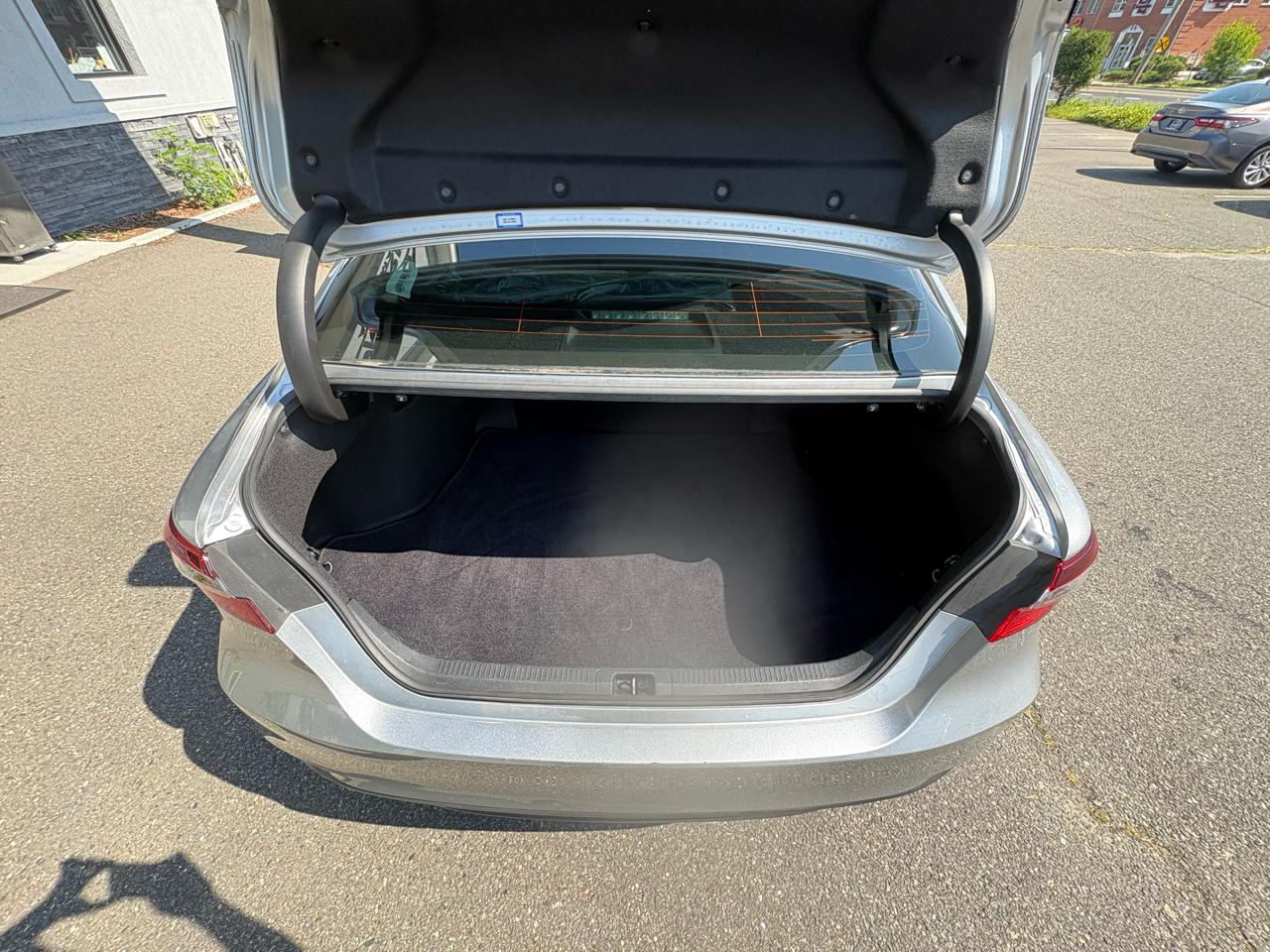 Toyota Camry LE Auto (Natl) 2022