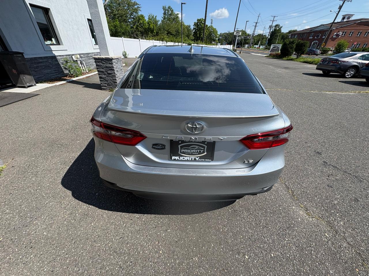 Toyota Camry LE Auto (Natl) 2022