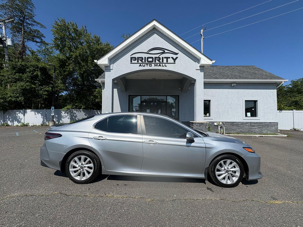 Toyota Camry LE Auto (Natl) 2022