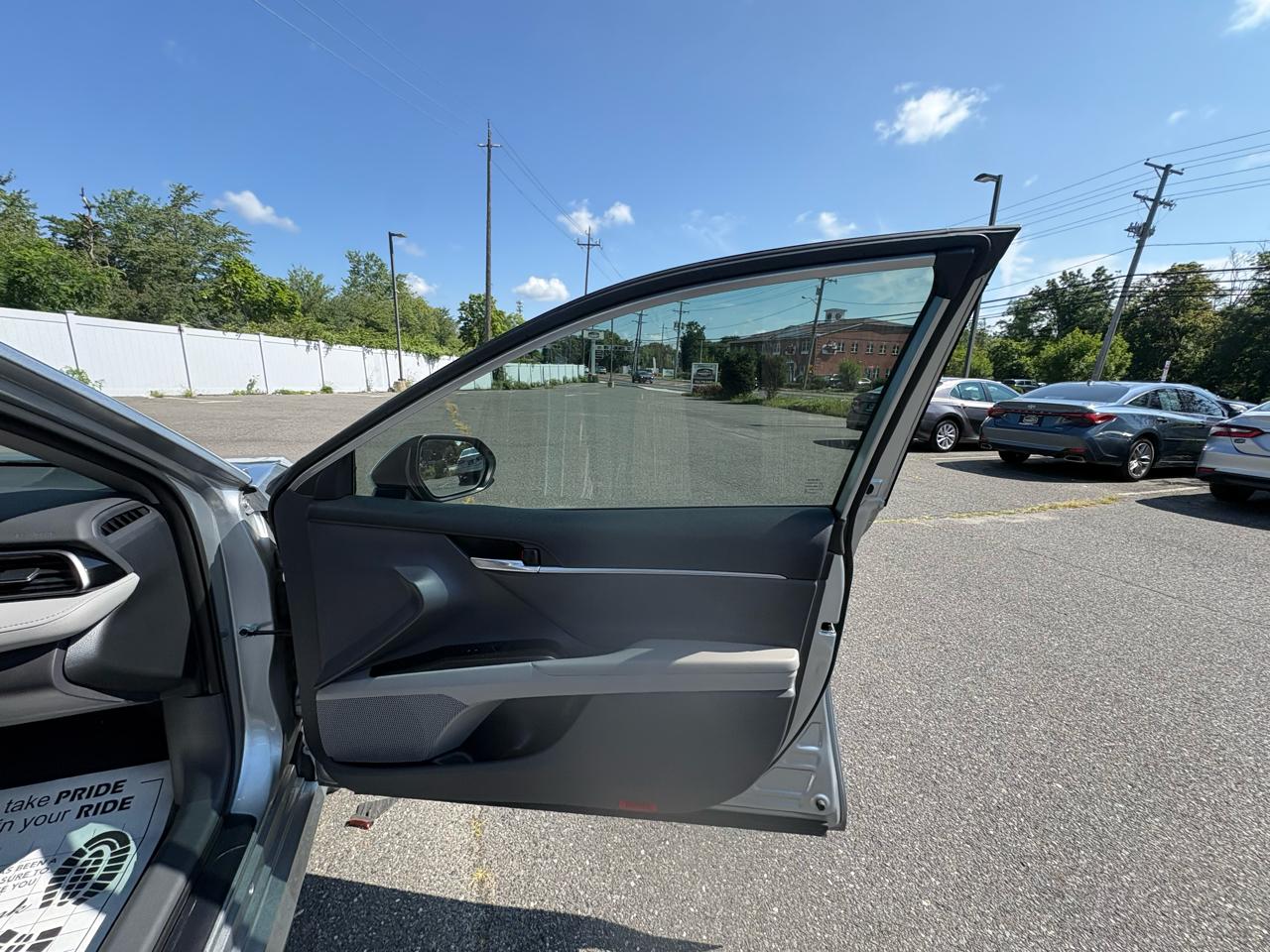 Toyota Camry LE Auto (Natl) 2022