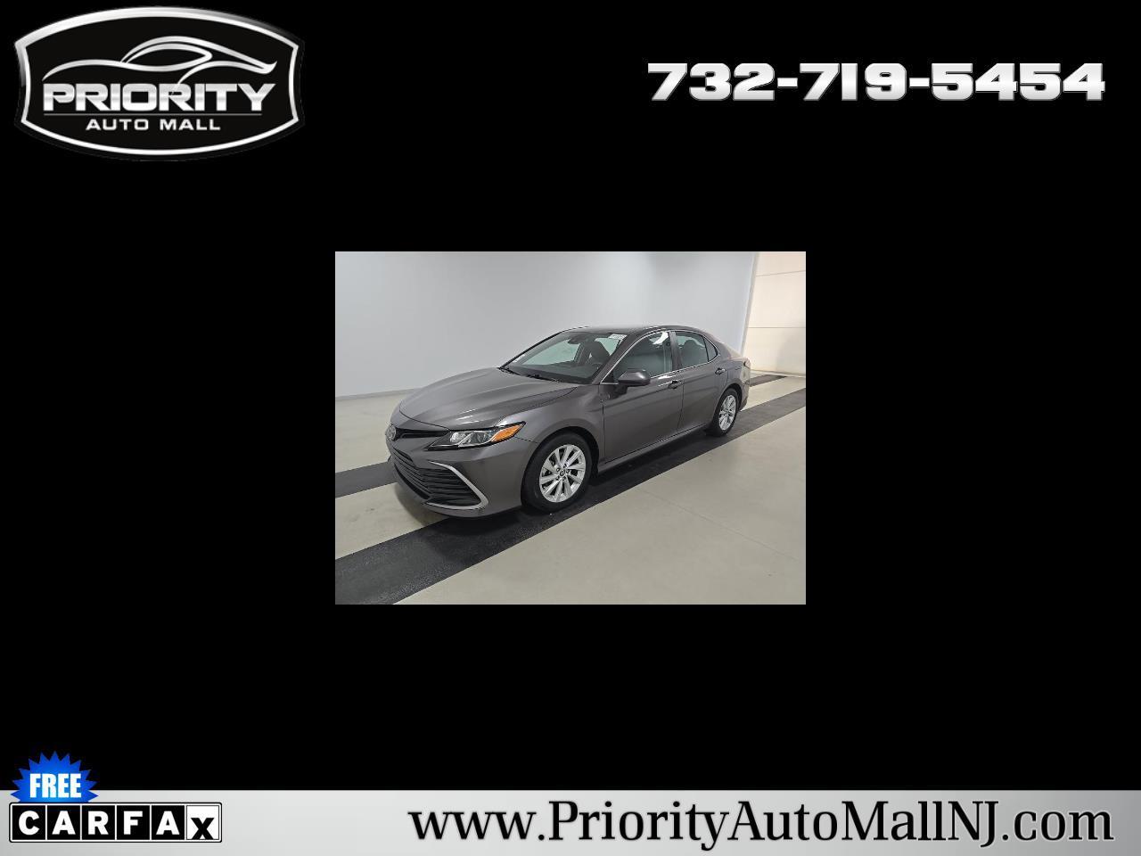 Toyota Camry LE Auto (Natl) 2022