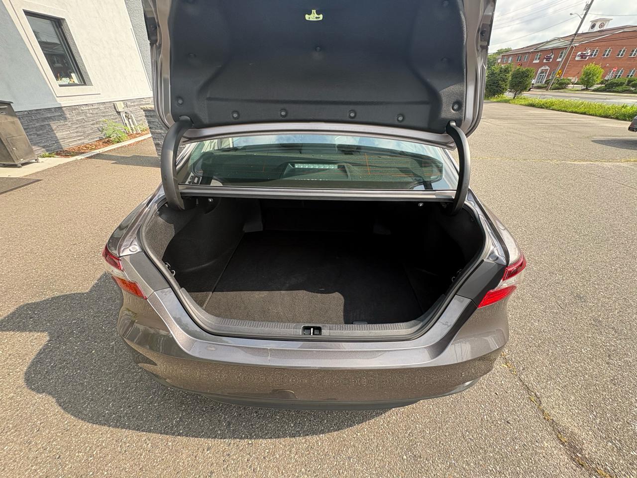Toyota Camry LE Auto (Natl) 2022