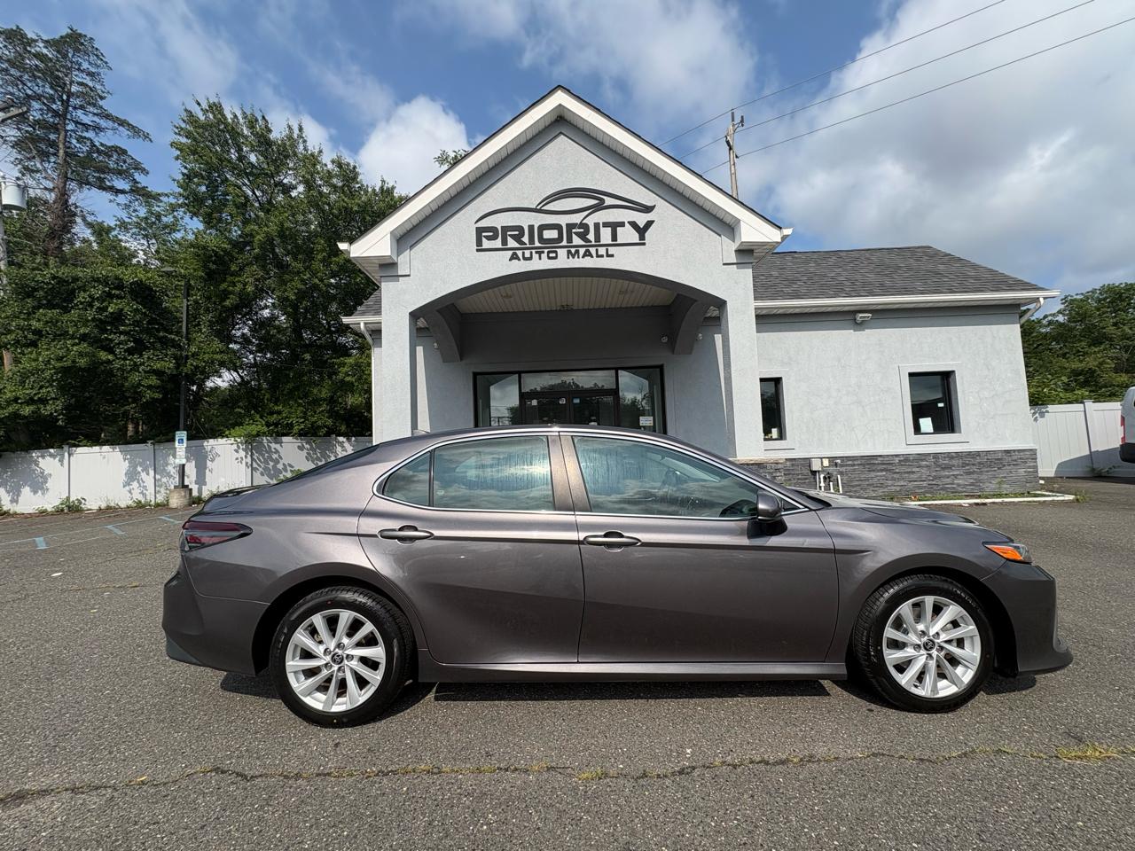 Toyota Camry LE Auto (Natl) 2022