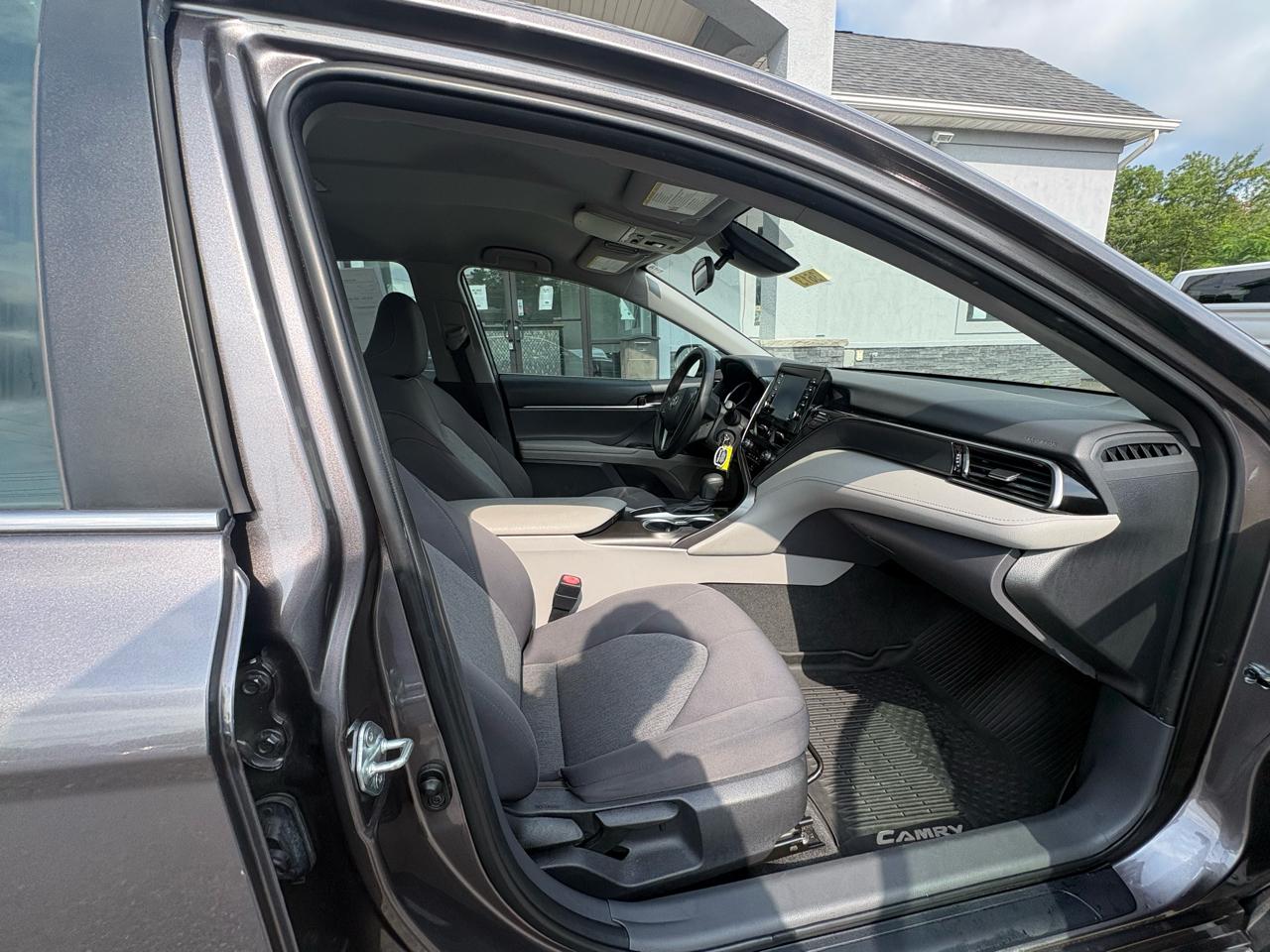 Toyota Camry LE Auto (Natl) 2022
