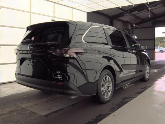 Toyota Sienna XLE FWD 8-Passenger (Natl) 2024