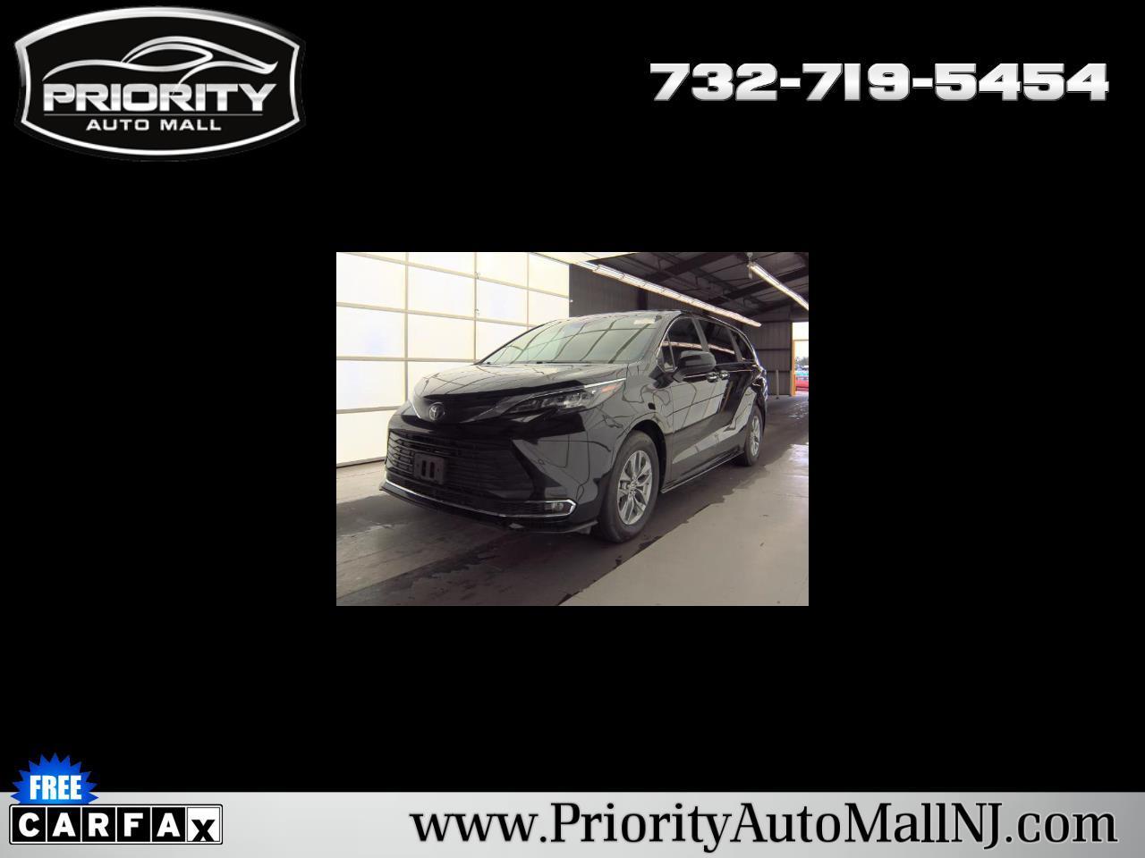 Toyota Sienna XLE FWD 8-Passenger (Natl) 2024
