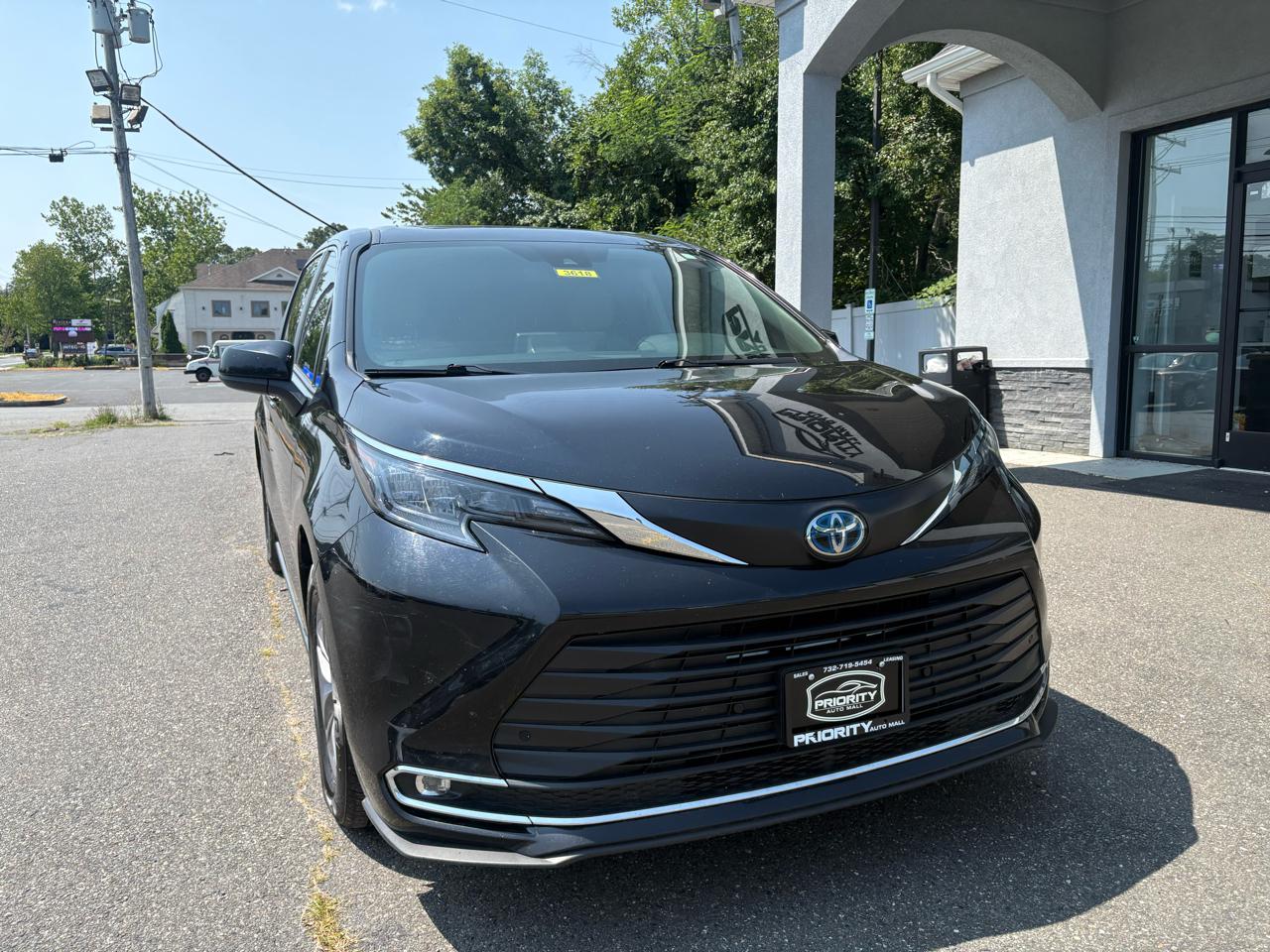 Toyota Sienna XLE FWD 8-Passenger (Natl) 2024