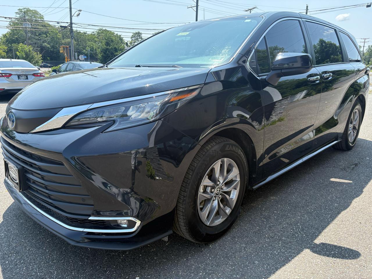Toyota Sienna XLE FWD 8-Passenger (Natl) 2024