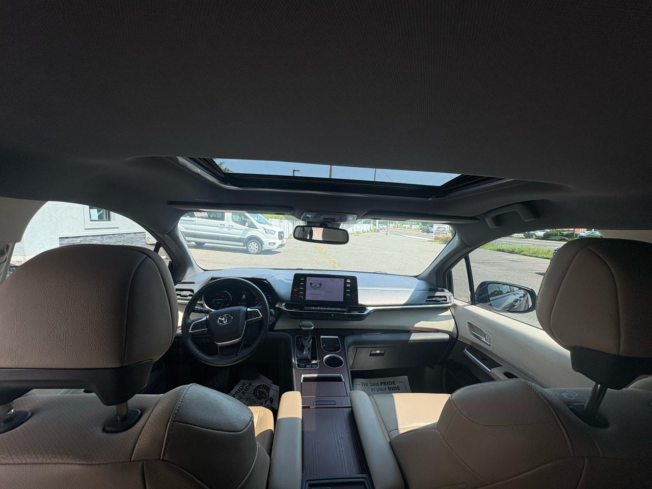 Toyota Sienna XLE FWD 8-Passenger (Natl) 2024