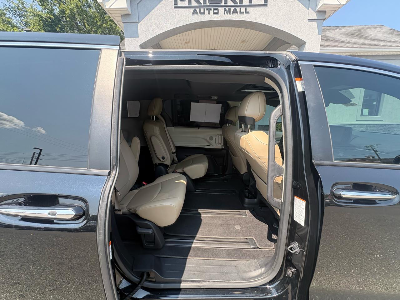 Toyota Sienna XLE FWD 8-Passenger (Natl) 2024