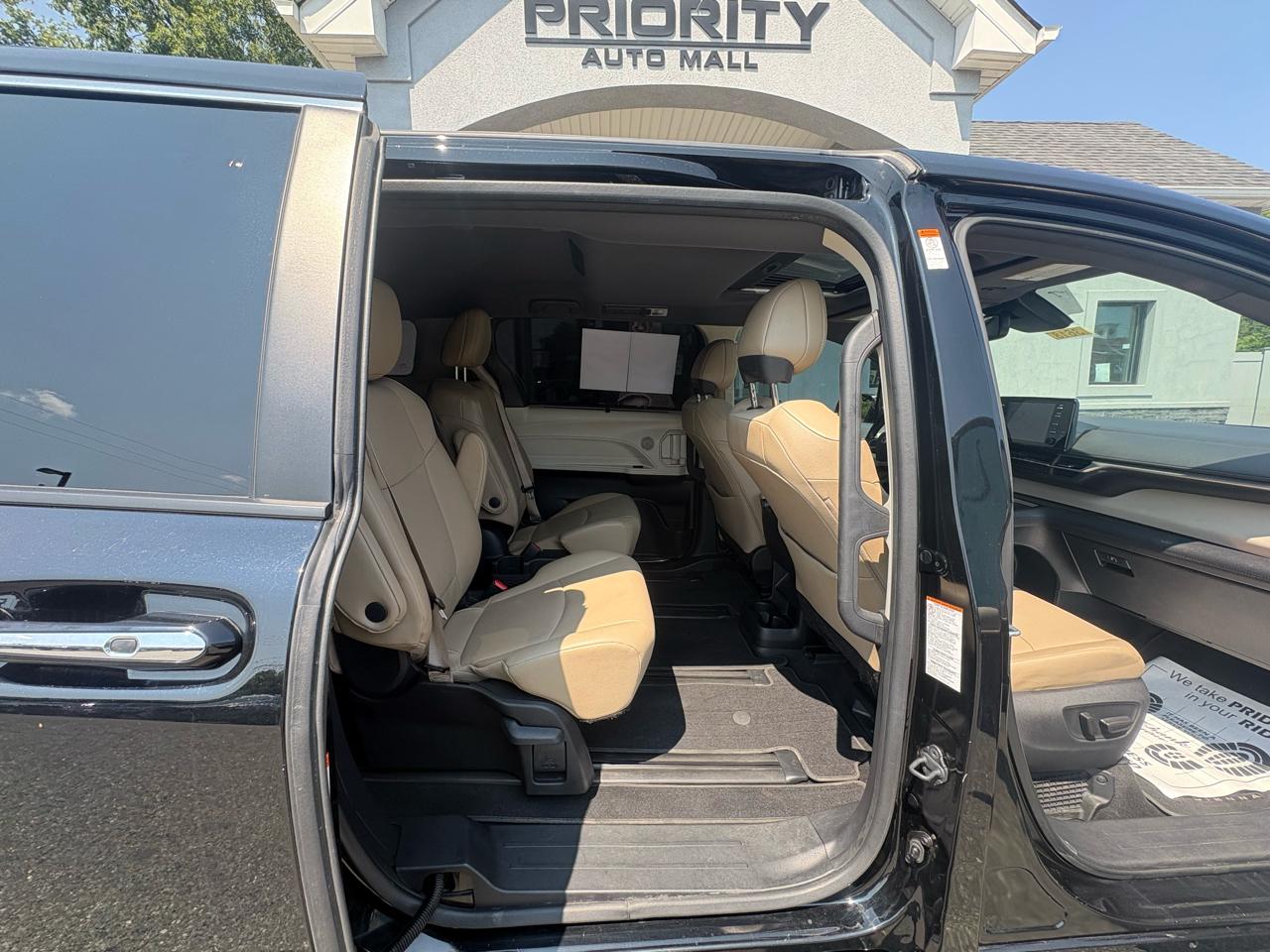 Toyota Sienna XLE FWD 8-Passenger (Natl) 2024
