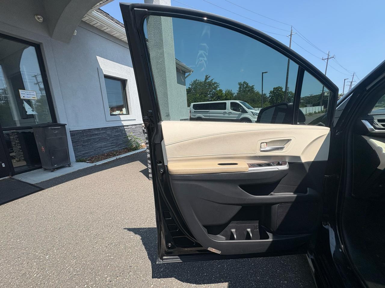 Toyota Sienna XLE FWD 8-Passenger (Natl) 2024