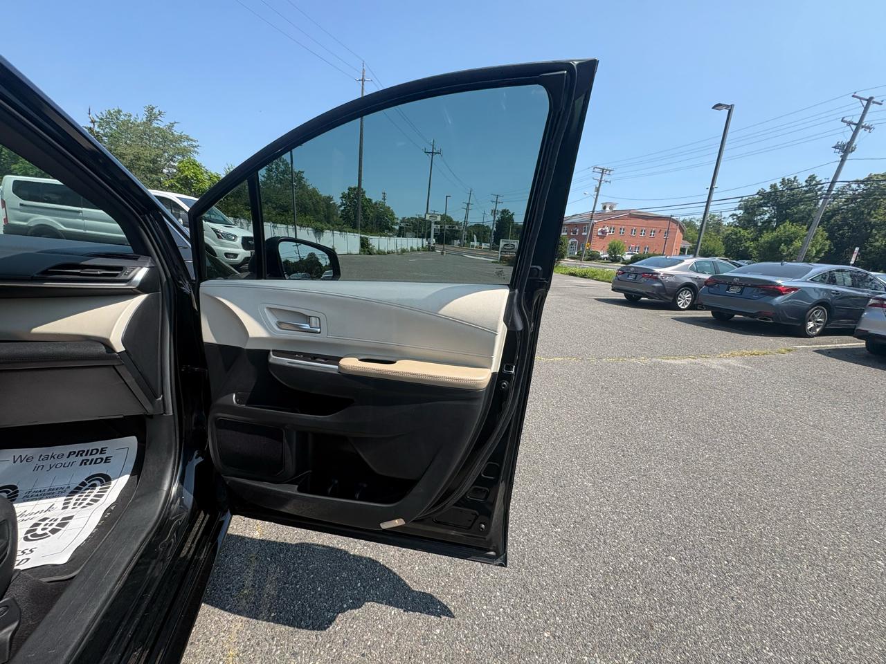 Toyota Sienna XLE FWD 8-Passenger (Natl) 2024