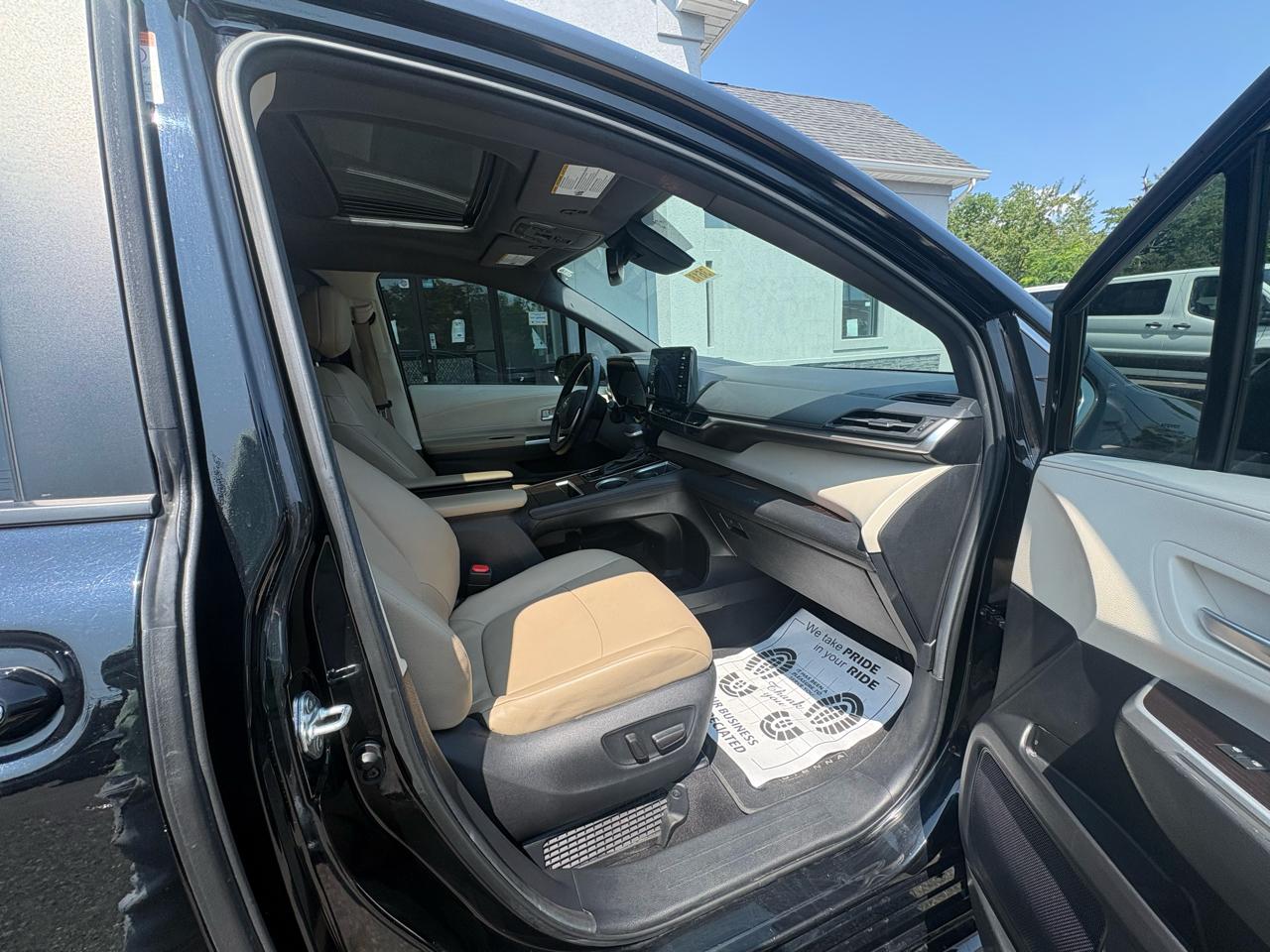 Toyota Sienna XLE FWD 8-Passenger (Natl) 2024