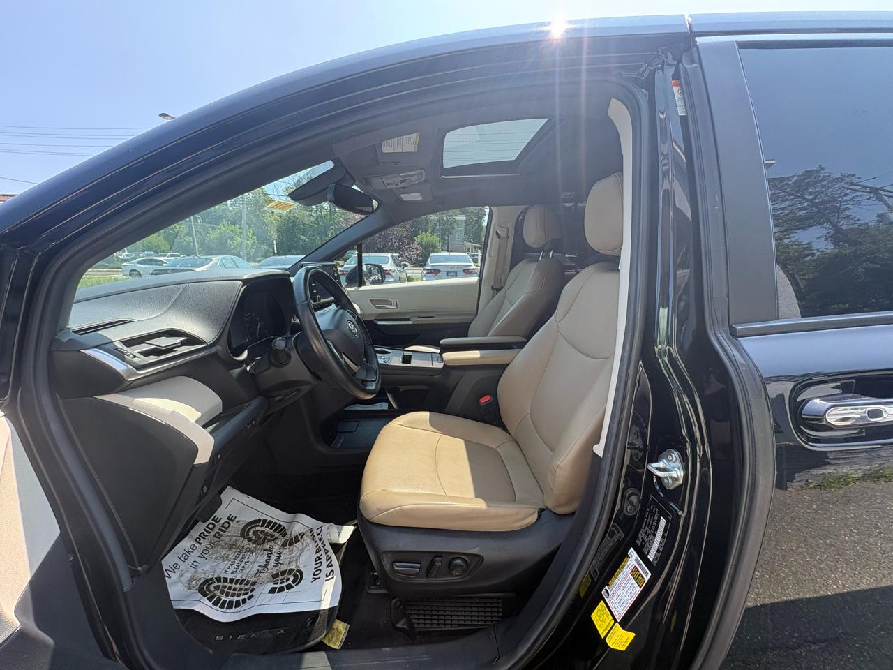 Toyota Sienna XLE FWD 8-Passenger (Natl) 2024