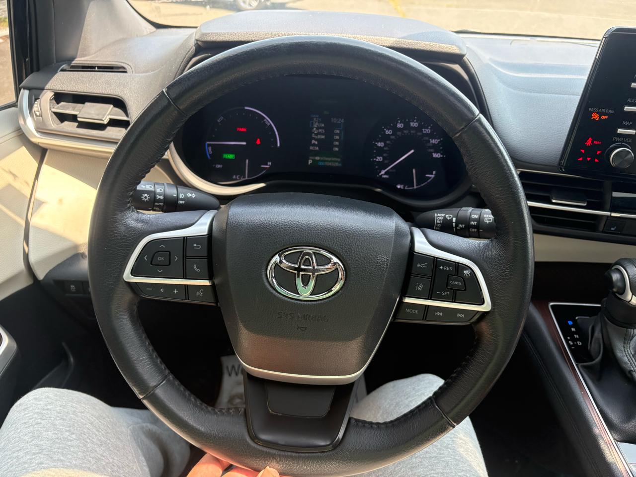 Toyota Sienna XLE FWD 8-Passenger (Natl) 2024