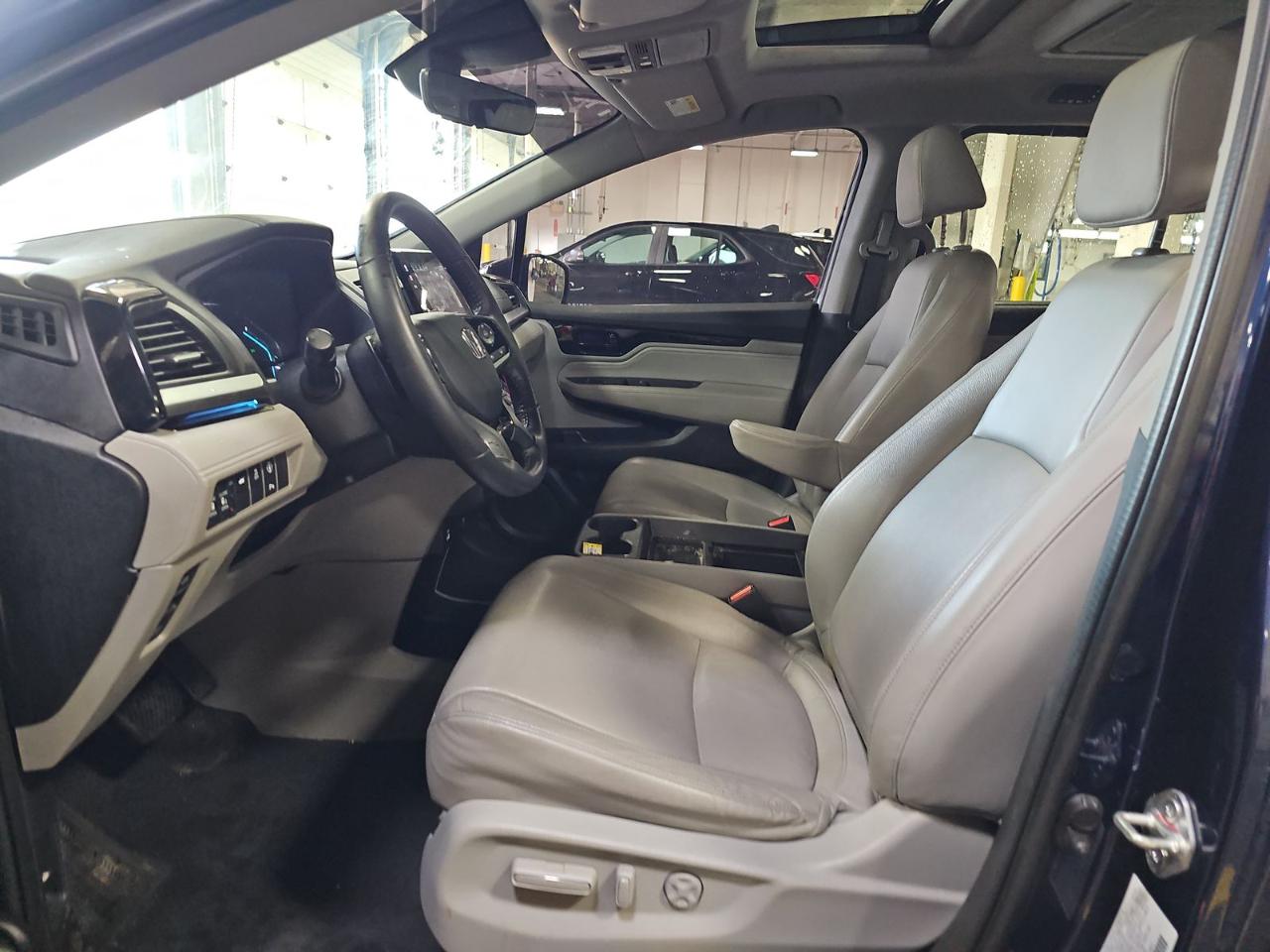 Honda Odyssey Touring Auto 2023