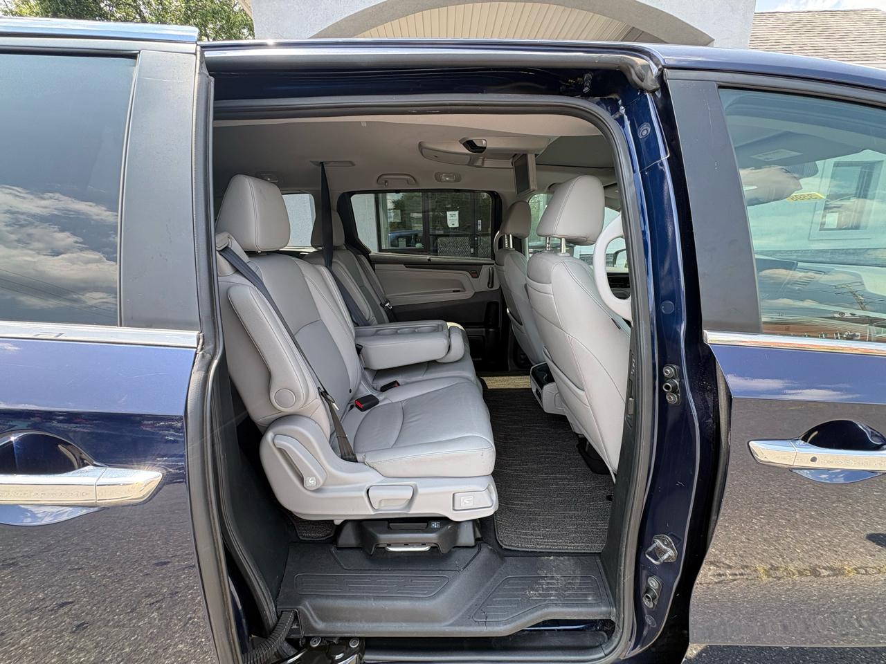 Honda Odyssey Touring Auto 2023
