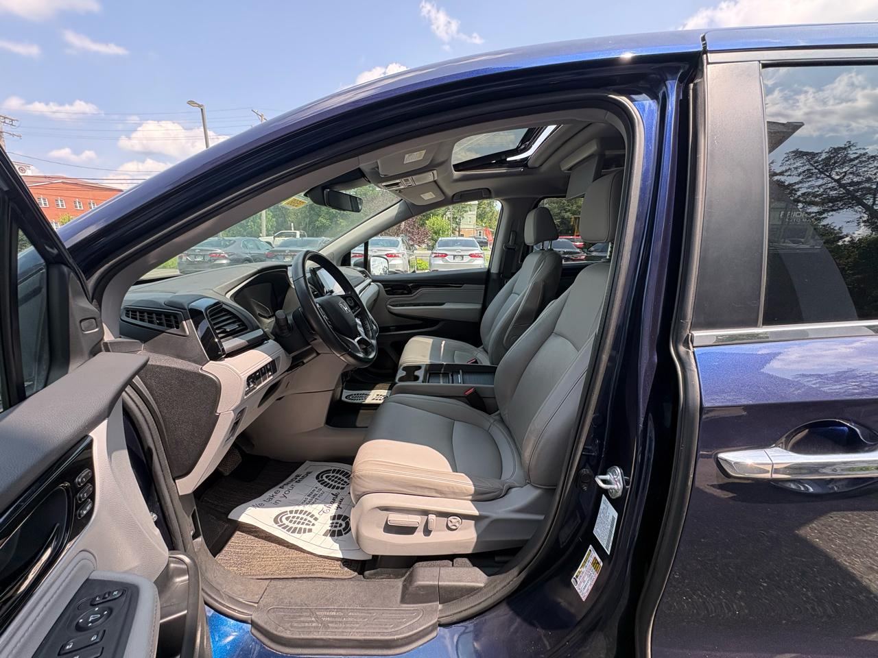 Honda Odyssey Touring Auto 2023
