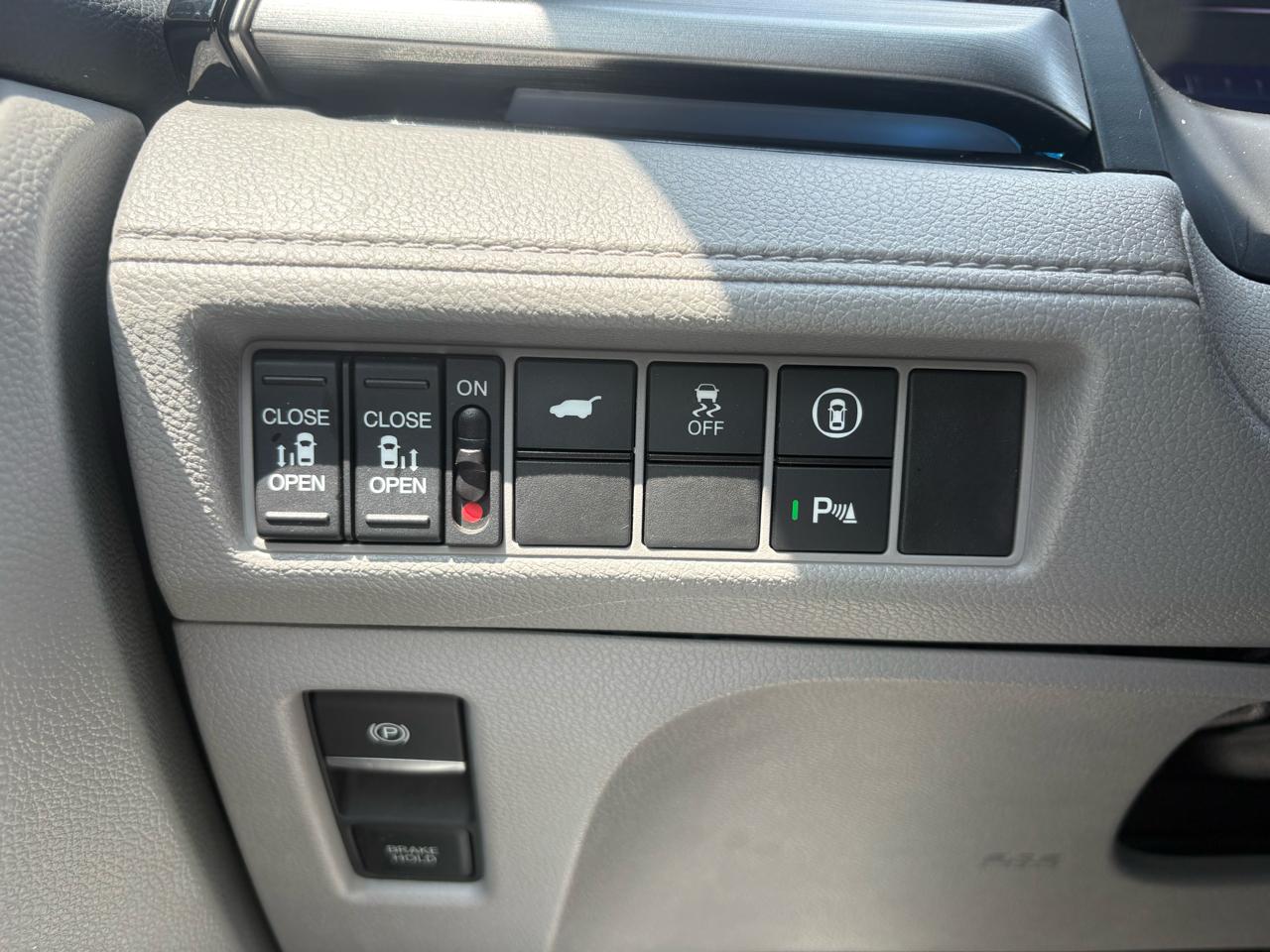 Honda Odyssey Touring Auto 2023