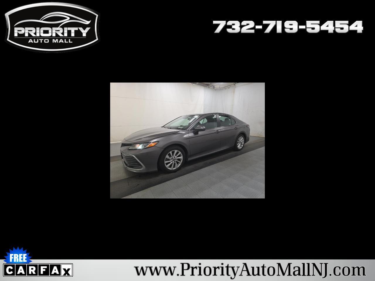 Toyota Camry LE Auto (Natl) 2021