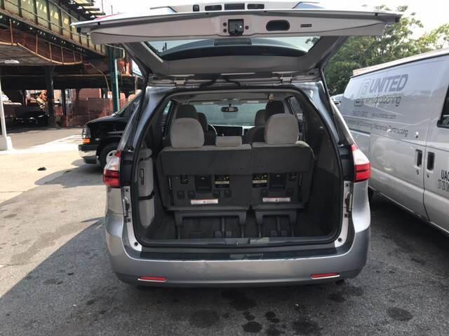 Toyota Sienna 5dr 8-Pass Van LE FWD (Natl) 2015