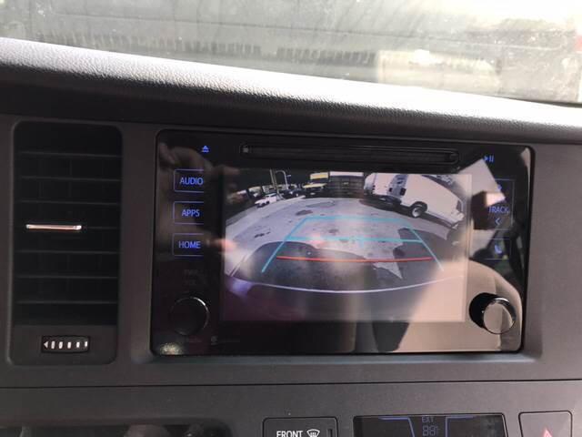 Toyota Sienna 5dr 8-Pass Van LE FWD (Natl) 2015