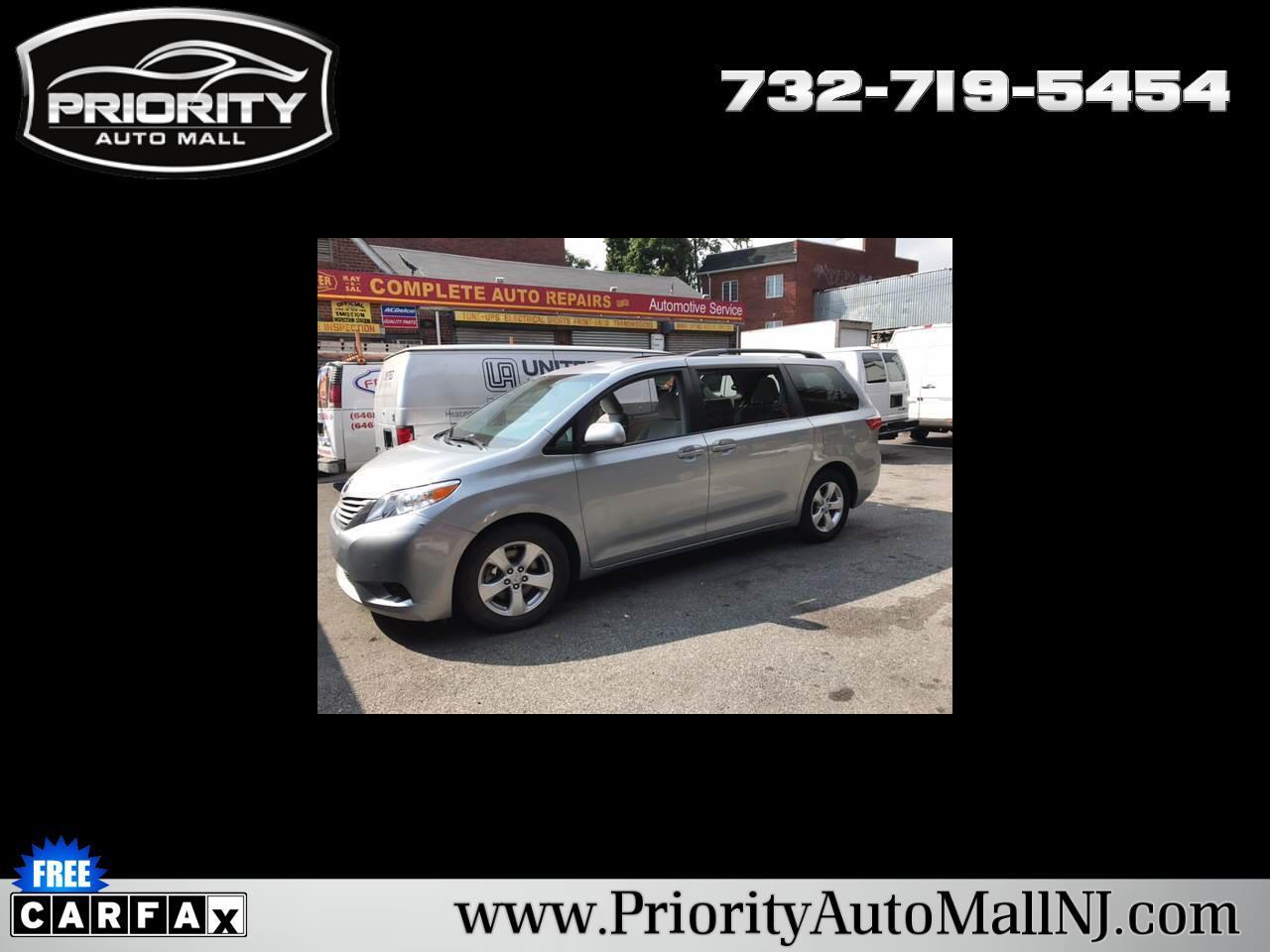 Toyota Sienna 5dr 8-Pass Van LE FWD (Natl) 2015