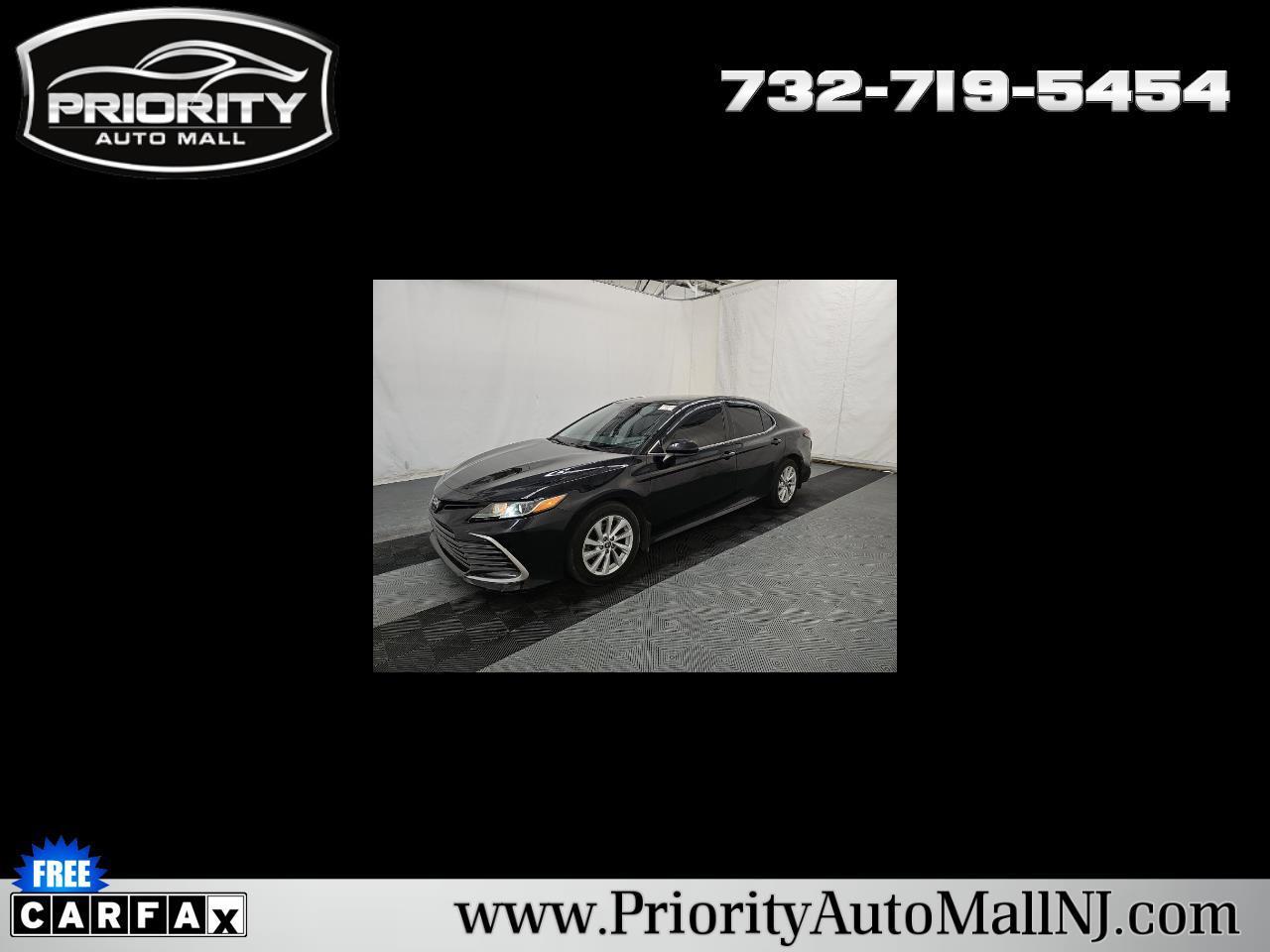 Toyota Camry LE Auto (Natl) 2021