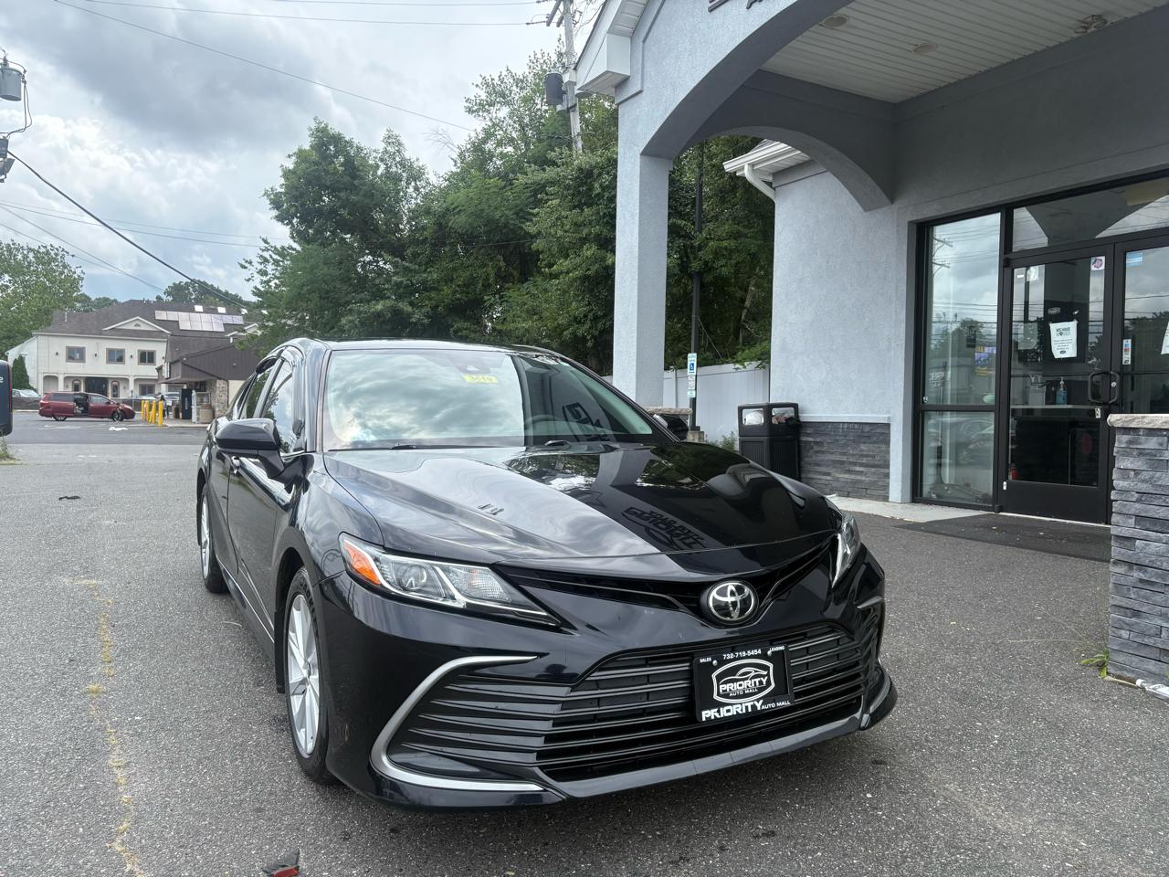 Toyota Camry LE Auto (Natl) 2021