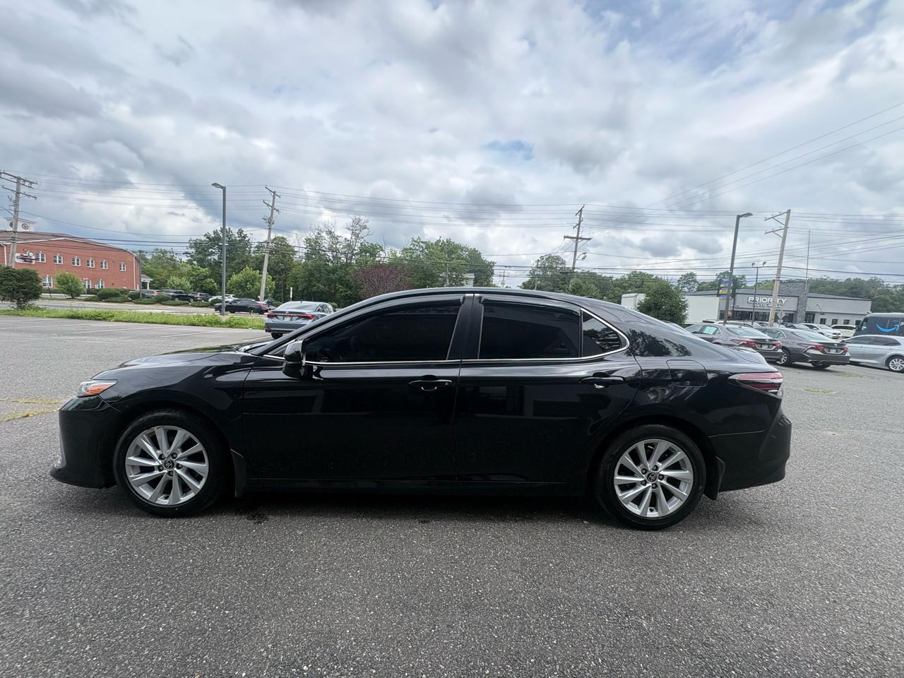 Toyota Camry LE Auto (Natl) 2021