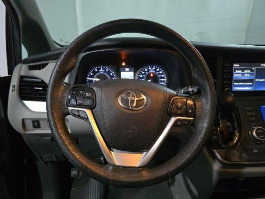 Toyota Sienna LE FWD 8-Passenger (Natl) 2020