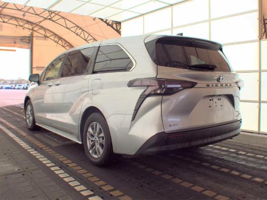 Toyota Sienna LE FWD 8-Passenger (Natl) 2025
