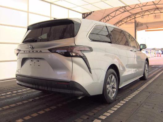 Toyota Sienna LE FWD 8-Passenger (Natl) 2025