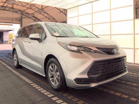 Toyota Sienna LE FWD 8-Passenger (Natl) 2025