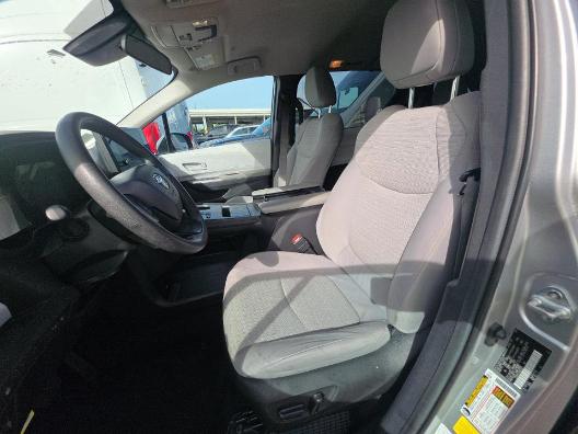 Toyota Sienna LE FWD 8-Passenger (Natl) 2025
