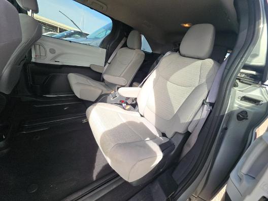 Toyota Sienna LE FWD 8-Passenger (Natl) 2025