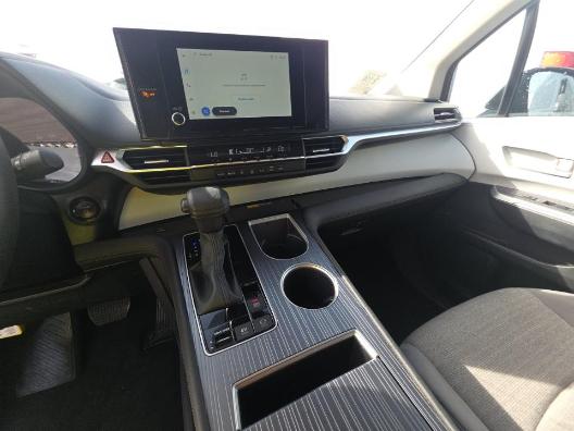 Toyota Sienna LE FWD 8-Passenger (Natl) 2025