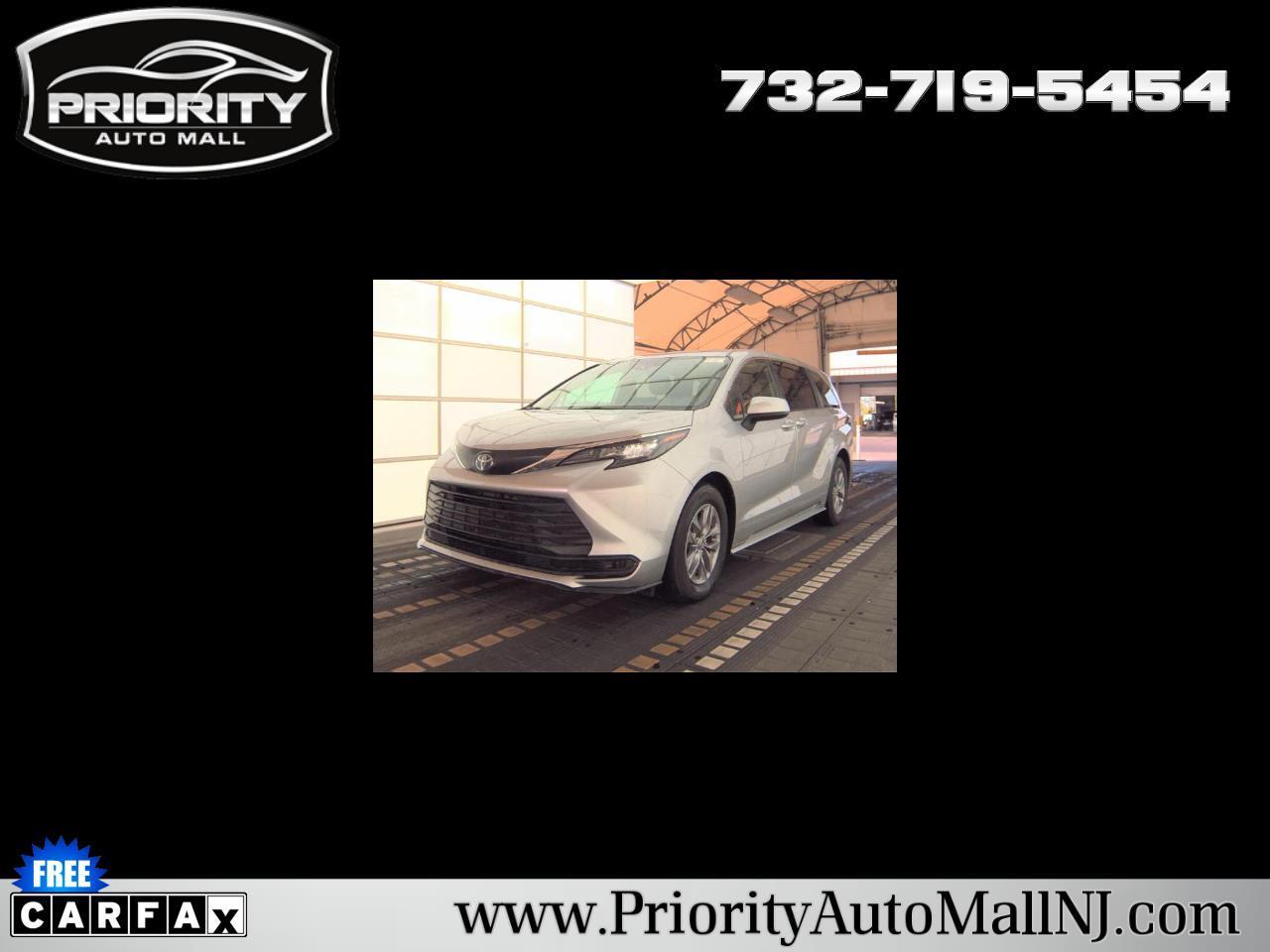 Toyota Sienna LE FWD 8-Passenger (Natl) 2025