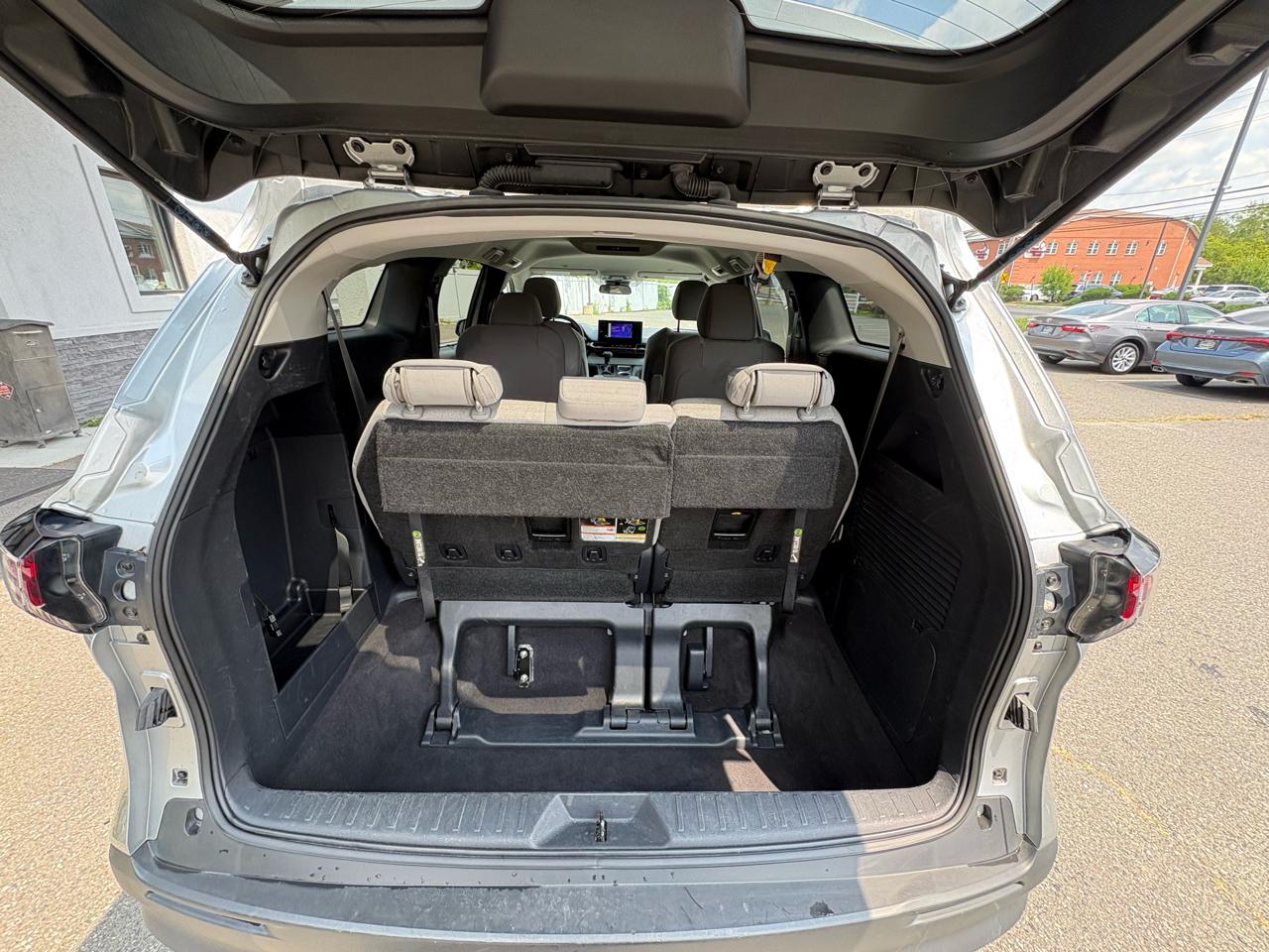 Toyota Sienna LE FWD 8-Passenger (Natl) 2025