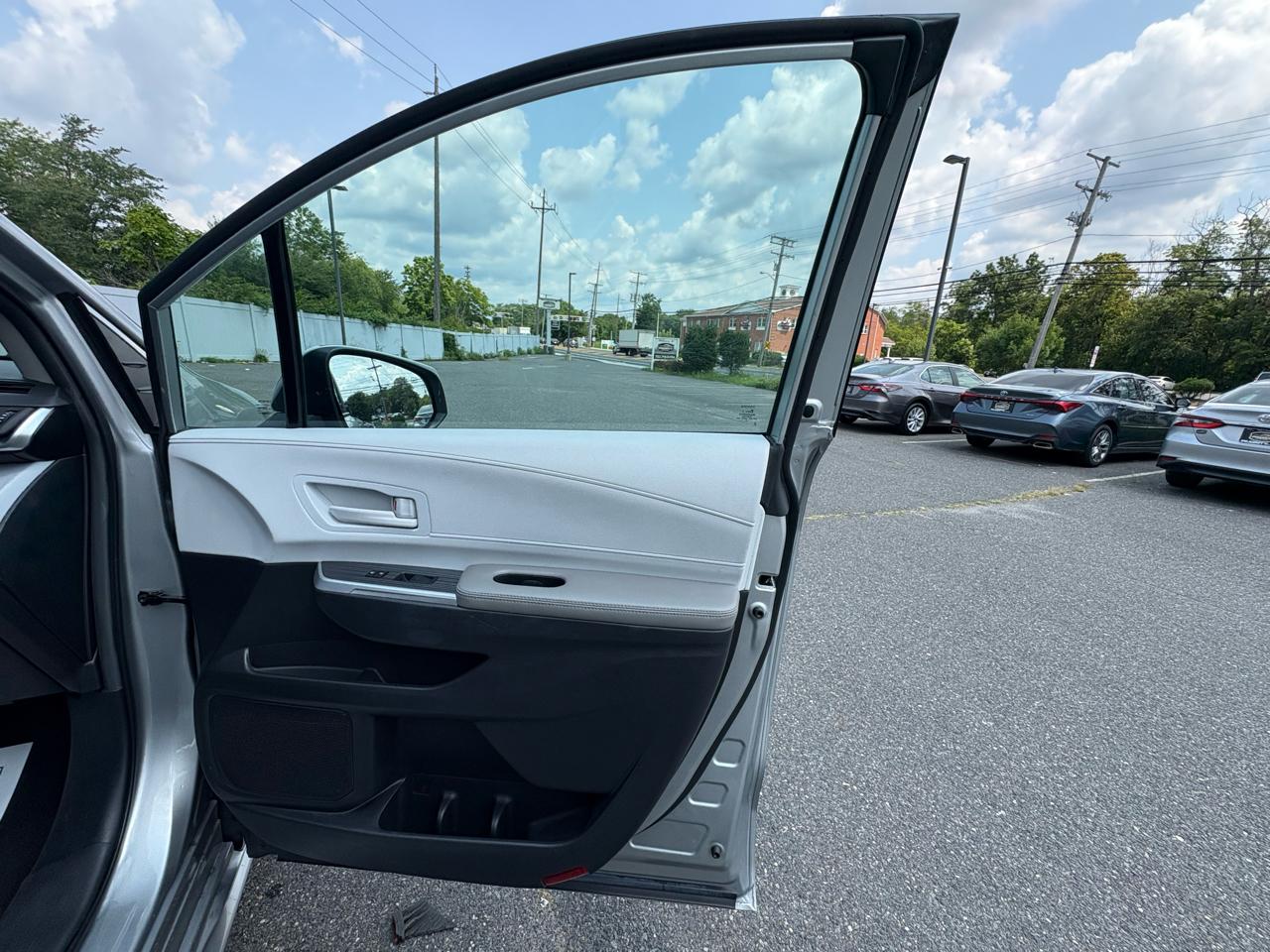 Toyota Sienna LE FWD 8-Passenger (Natl) 2025
