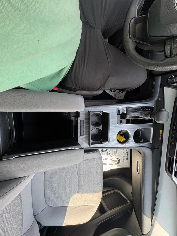 Toyota Sienna LE FWD 8-Passenger (Natl) 2025