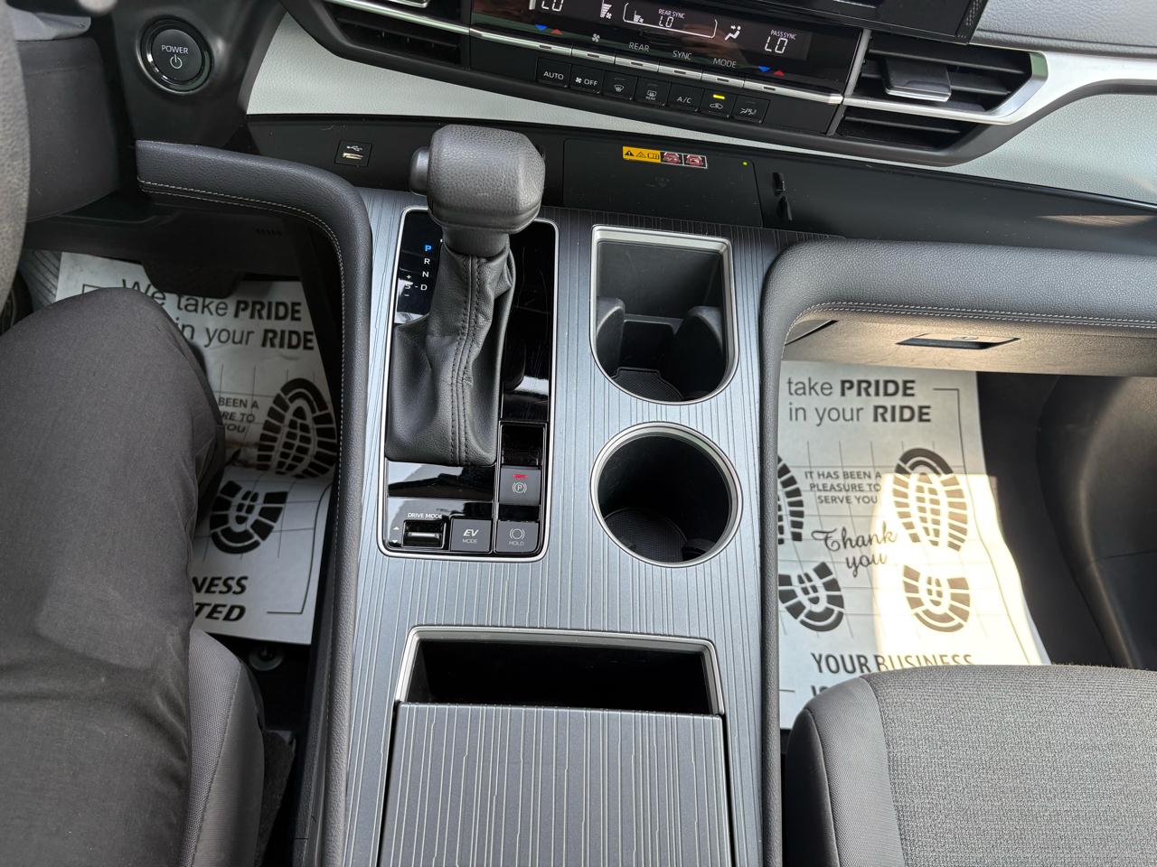 Toyota Sienna LE FWD 8-Passenger (Natl) 2025