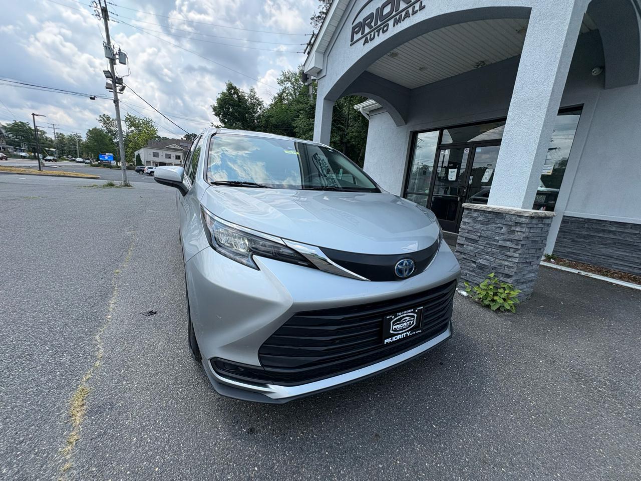 Toyota Sienna LE FWD 8-Passenger (Natl) 2025