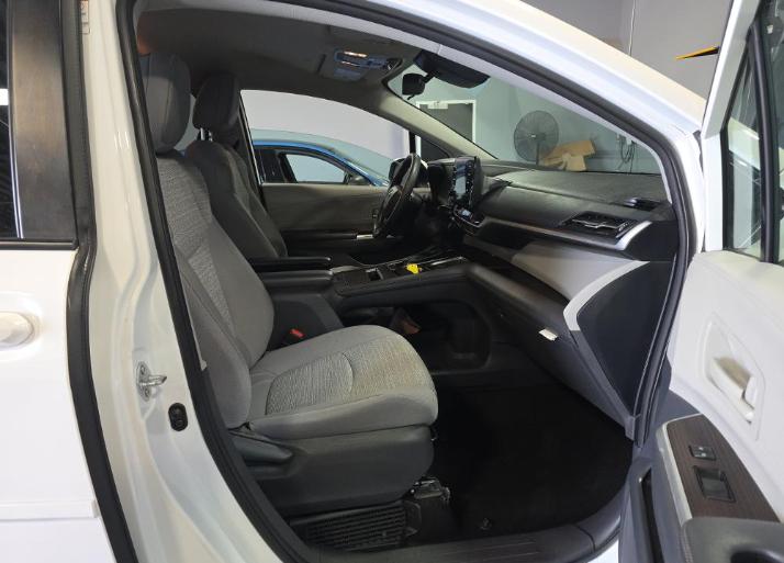 Toyota Sienna LE FWD 8-Passenger (Natl) 2021